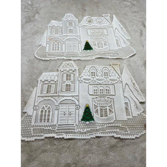 White Lace Christmas House Doilies Set Of 2 With Green Tree placemats - Picture 1 of 7